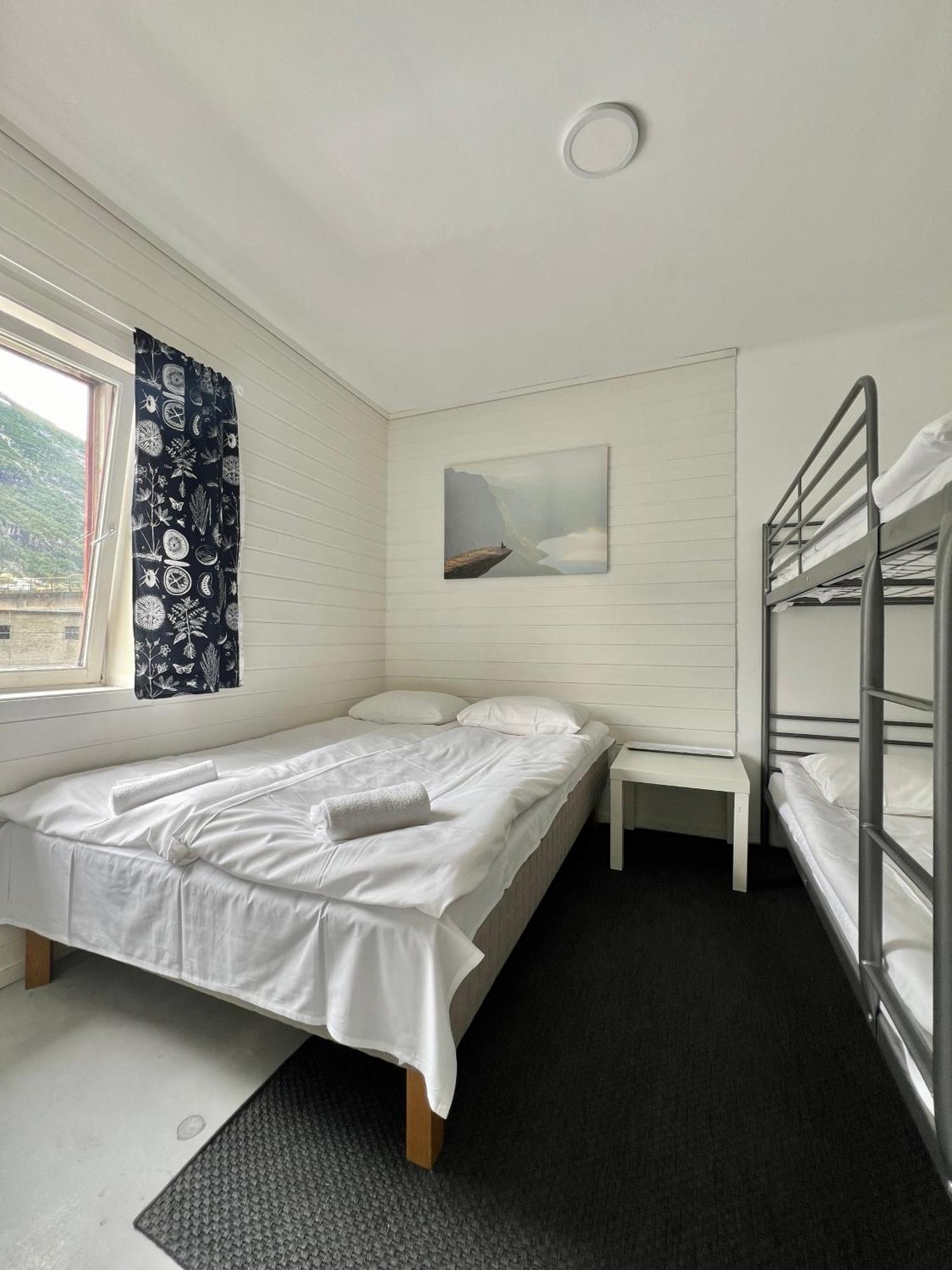 Trolltunga Hostal
