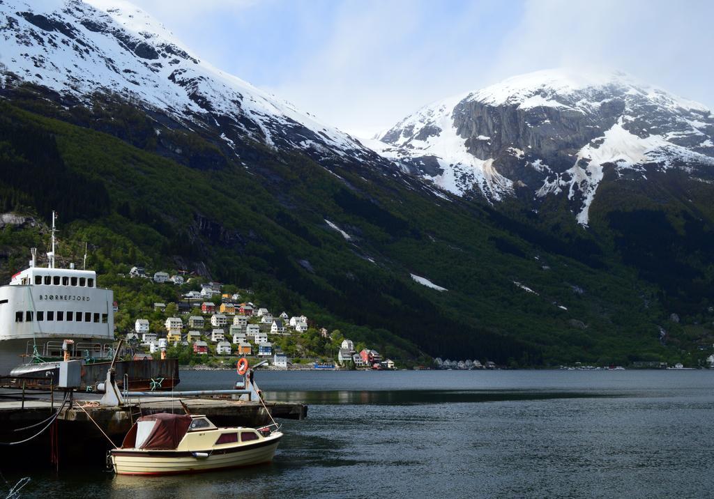 Trolltunga Hostal *